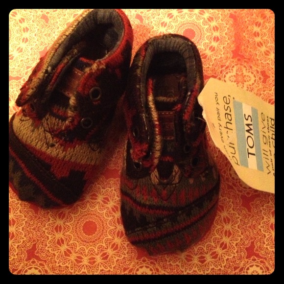 Tiny TOMS Navajo style print NWT