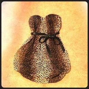 Reduced👗👠Strapless cheetah bubble dress.
