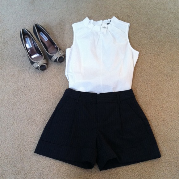 ❌Bundled❌Gap sleeveless white top-NWT