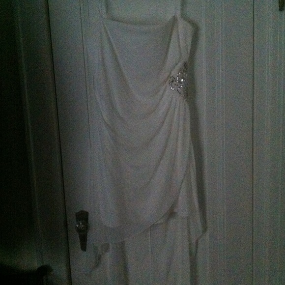 1X white strapless cocktail dress