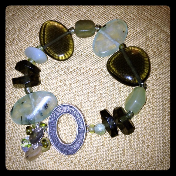 Gorgeous Silpada retired bracelet. Sterling/stone