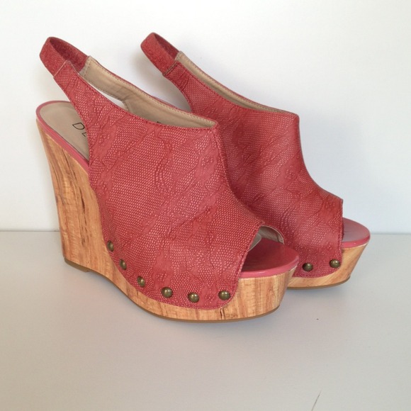 ❌SOLD - Pink Faux Leather Wedges