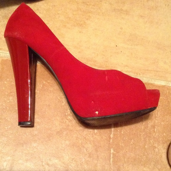 Red pumps! REDUCED❗❗❗😍 - Picture 2 of 3