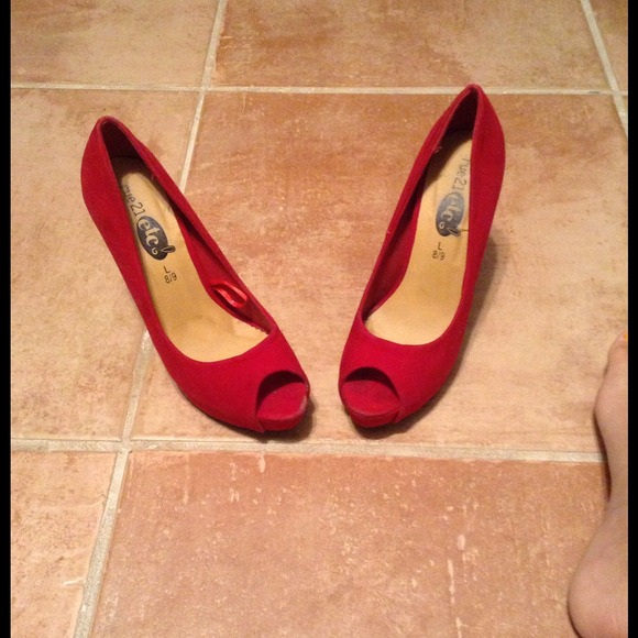 Red pumps! REDUCED❗❗❗😍 - Picture 3 of 3