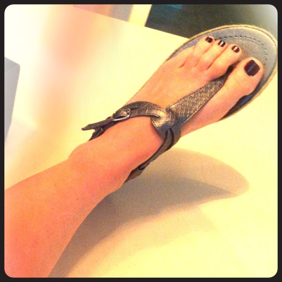 Kenneth Cole sandals