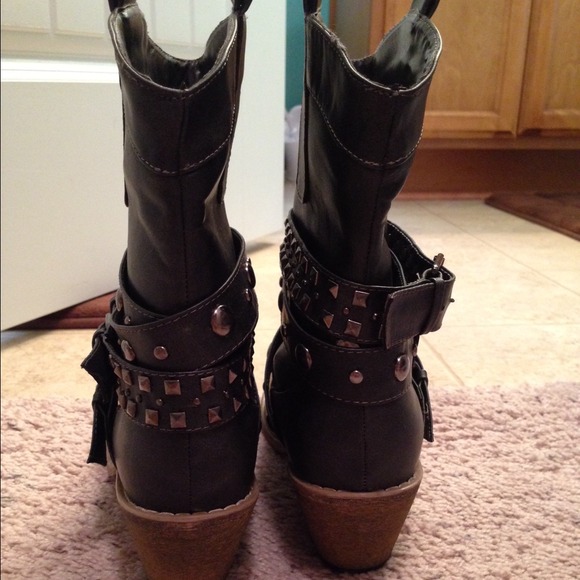 SOLD IN BUNDLE Black studded cow girl boots - Picture 3 of 4