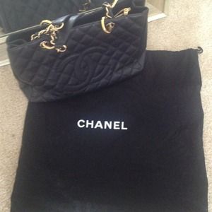 Authentic Classic Chanel Handbag ❗SOLD via PP❗