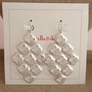 Stella & Dot Signature Clover Chandelier Earrings