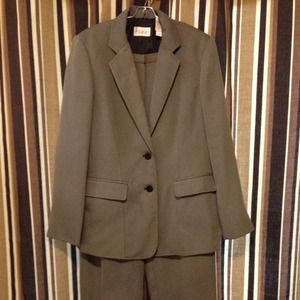 Villager pant suit by Liz Claiborne, fully lined!