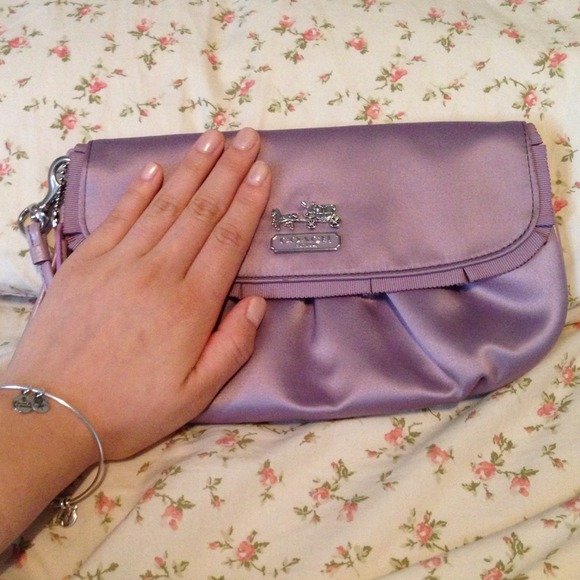 Coach Mauve Large Wristlet Clutch - Picture 3 of 4