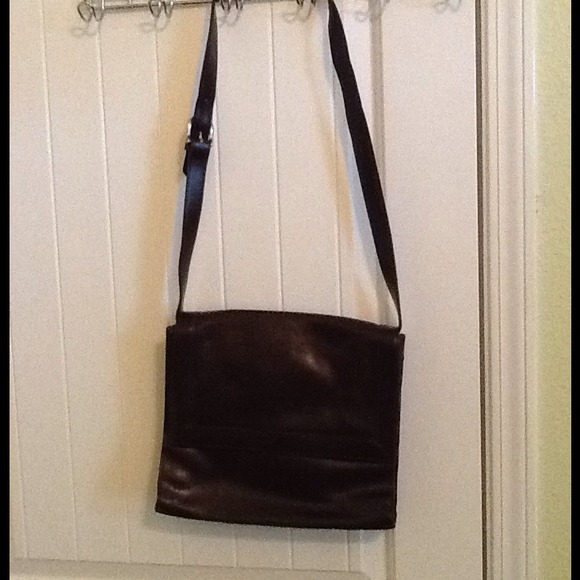 Gorgeous leather purseTRADED WITH @laursie