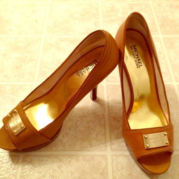 🎀S O L D🎀 Michael Kors platform heels size 9.5