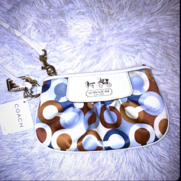 Coach poppy wristlet! :)