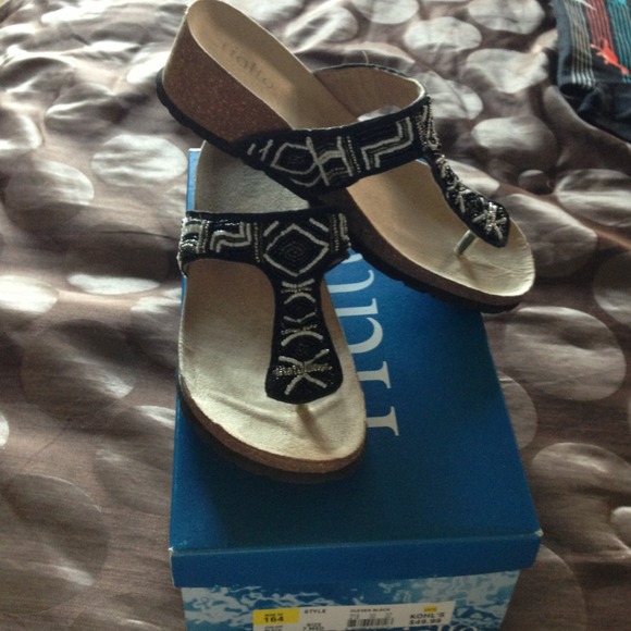 Thong sandals with slight wedge