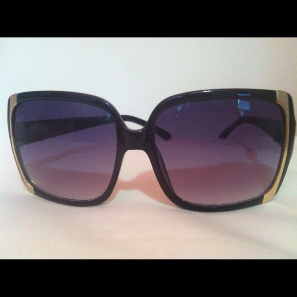 Jessica Sumpson sunglasses
