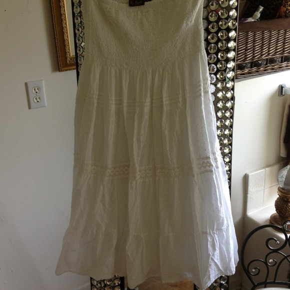 White sundress.💢SOLD IN BUNDLE💢