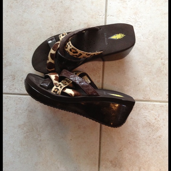 Volatile leopard shoes