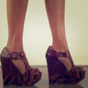 Brown Giraffe print wedges