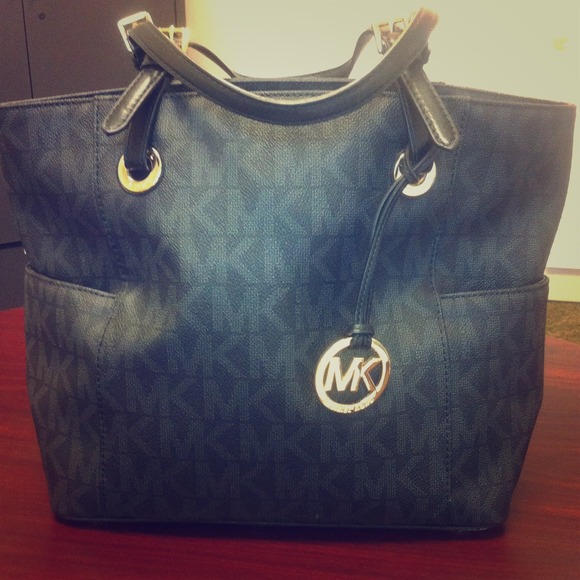 Michael Kors Handbags - 🚫Sold🚫Michaels Kors Black Jet Set E/W Bag