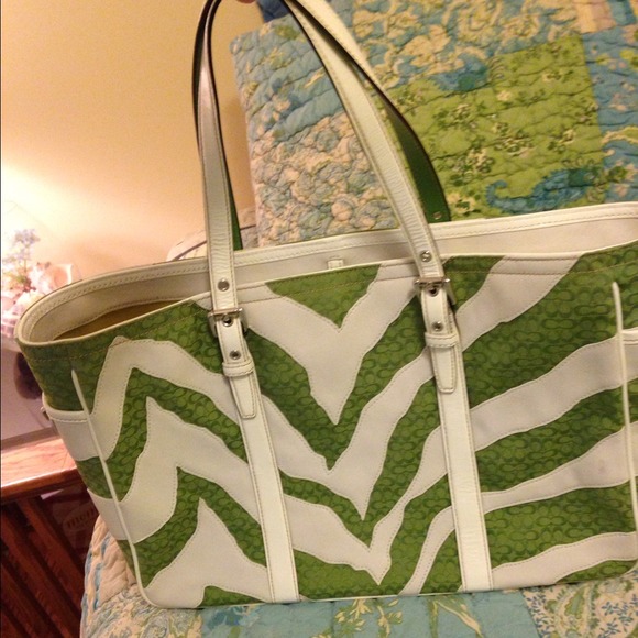 Handbag - Picture 2 of 3