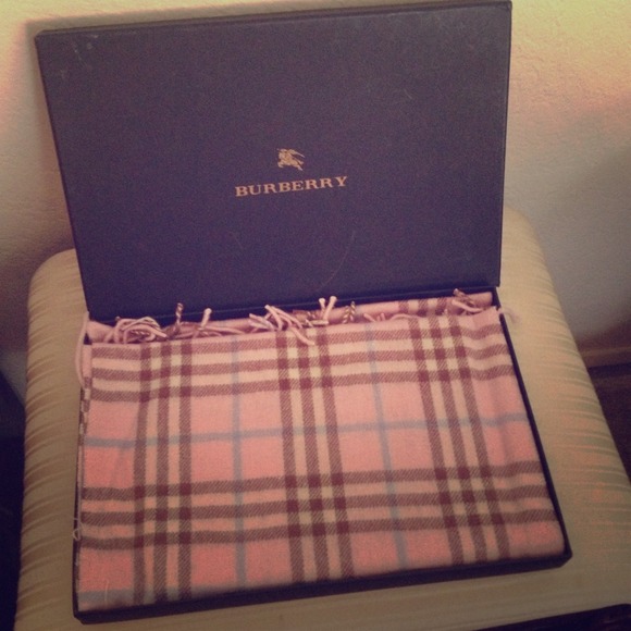 Burberry pink cashmere scarf