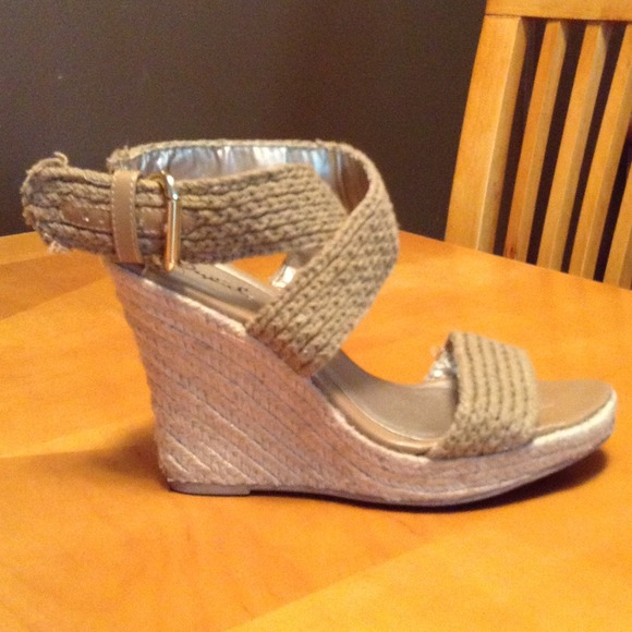 ⬇REDUCED⬇ Beige Wedge Espadrilles