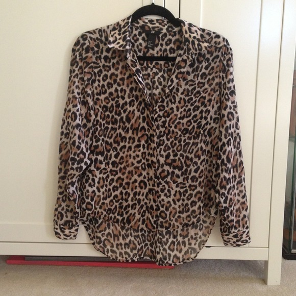 SOLD🎉H&M leopard print sheer button down
