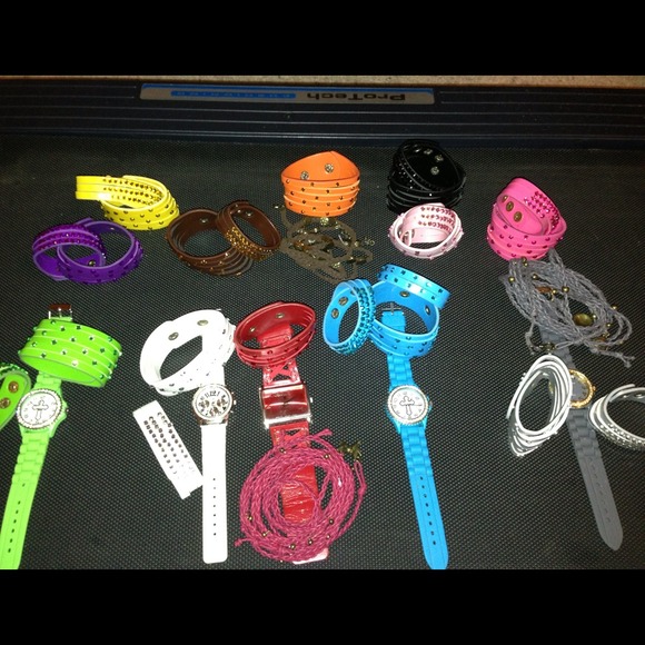 Can sell per pieces or bundle your favorites! - Picture 3 of 4