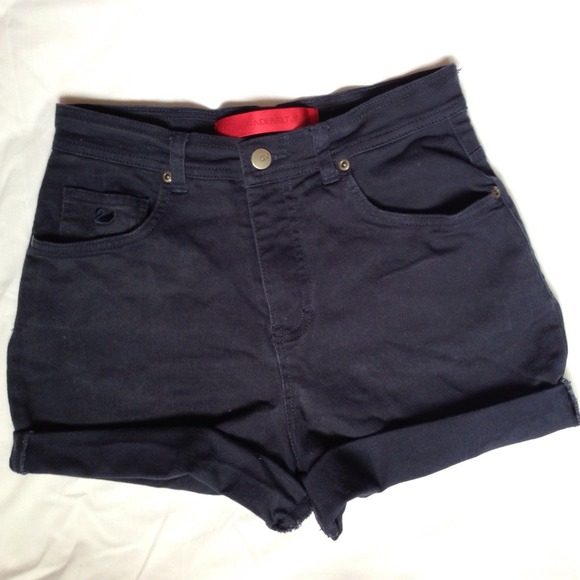 ⛔SOLD⛔Dark blue denim high waisted shorts - size 6