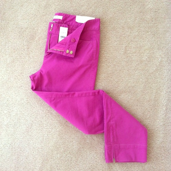 NWT Fuchsia Side Zip Cropped Pants