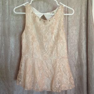 🎀TRADED🎀Light rose colored laced peplum shirt
