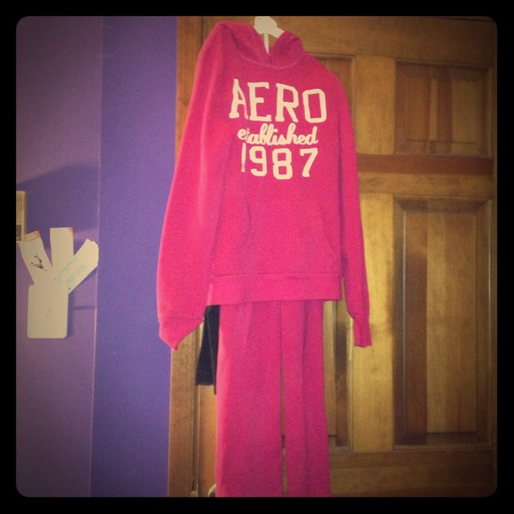 Pink Aeropostale sweatsuit