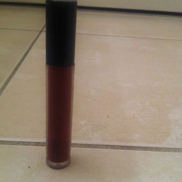 MAC creamsheen glass in looks like sin.