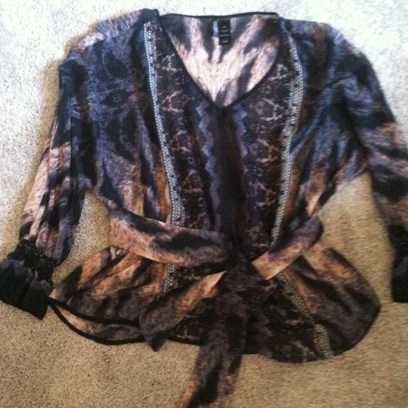 Adorable flowy top bisou bisou