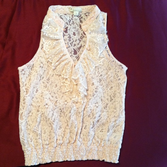 BUNDLE: Lace tank & BEBE shirt