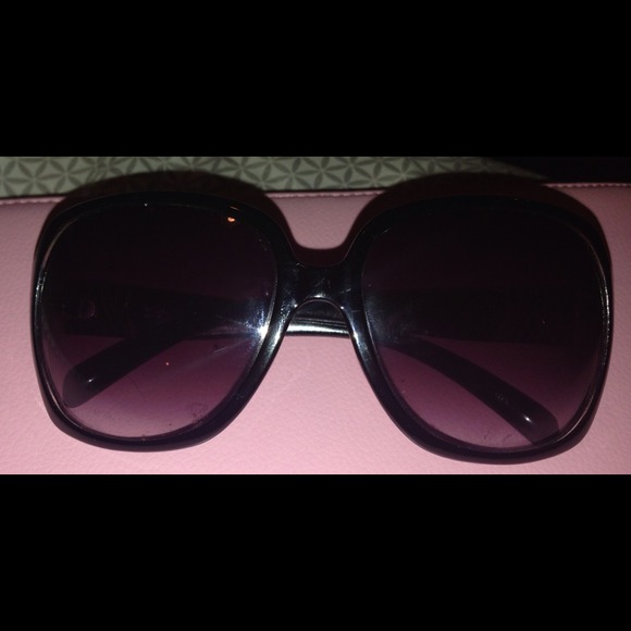 🔴SOLD🔴BLACK MICHAEL KORS SUNGLASSES