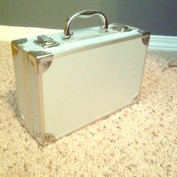 Traincase small never used