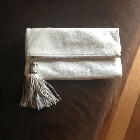 SOLD!   Michael Kors White clutch - Picture 1 of 3