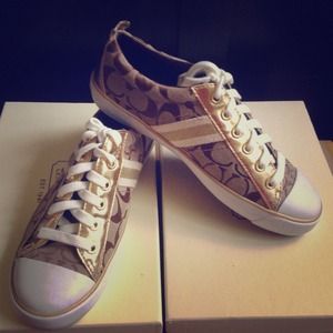 Shoes 🎀BRAND NEW NEVER BEEN USE🎀