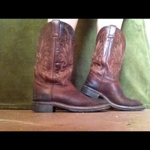 Double H cowboy boots in good condition :)
