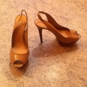 Jessica Simpson nude pumps