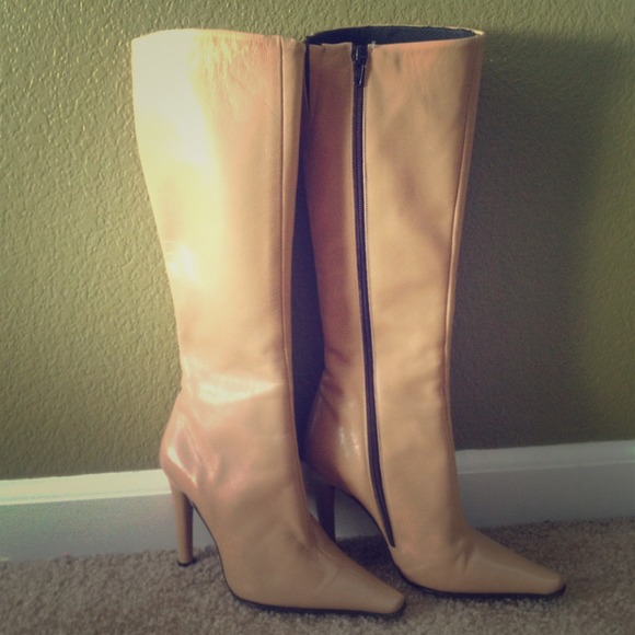 Authentic Guess leather boots - Picture 1 of 3