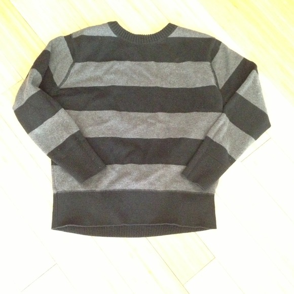 ❌SOLD❌Boys Sweater