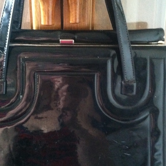 Sold.....True vintage vinyl top clasp handbag! - Picture 2 of 4