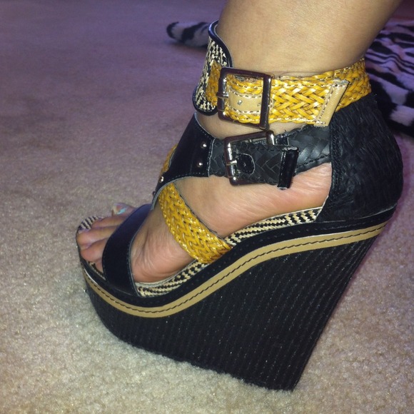 💢💥🎈SOLD🎈💥💢. Wedges 👡👠