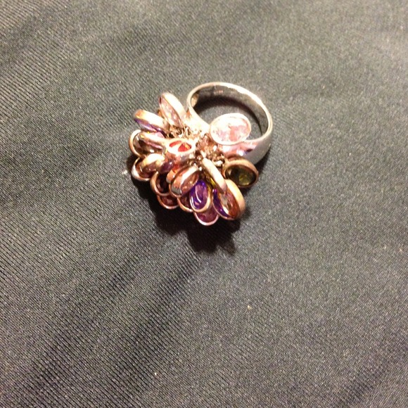 Fun multi-pedal ring. - Picture 2 of 2