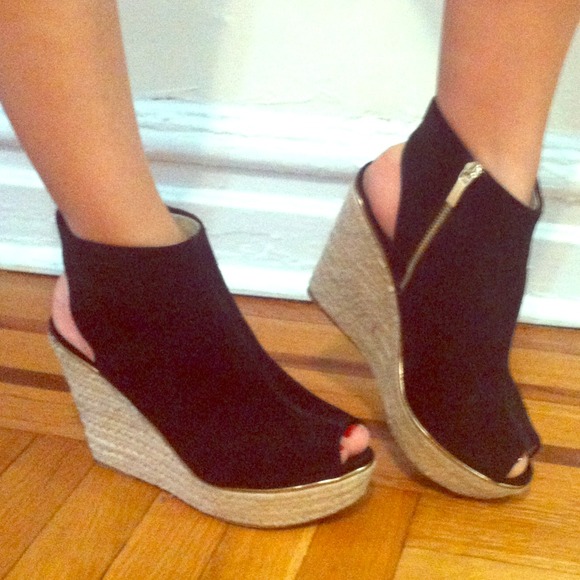 Colin Stuart Black wedge bootie