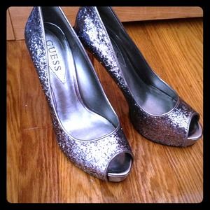 New GUESS Peep-toe Pumps