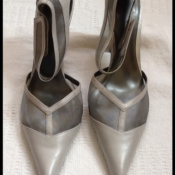 Shoe - Picture 2 of 4