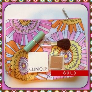 ✋Sold Clinique bundle with make up bag and make up